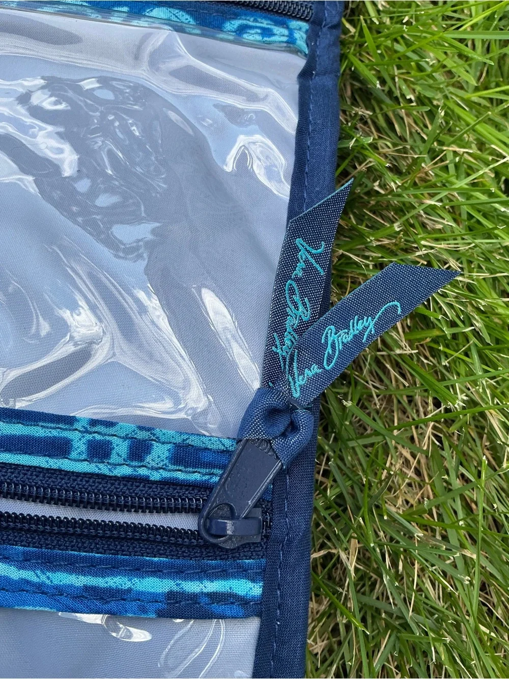 Quilted Vera Bradley travel organizer and wallet set 💙💙
